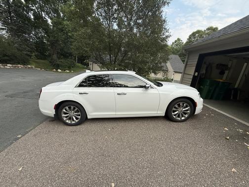 White 2015 Chrysler 300C Base
