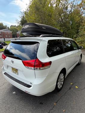 White 2014 Toyota Sienna LE