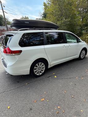 White 2014 Toyota Sienna LE