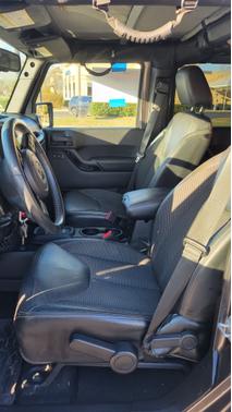 Photo 3 of 9 of 2016 Jeep Wrangler Unlimited Sahara