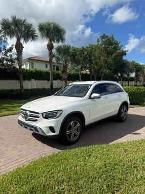 White 2022 Mercedes-Benz GLC 300 Base