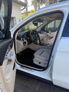 White 2022 Mercedes-Benz GLC 300 Base