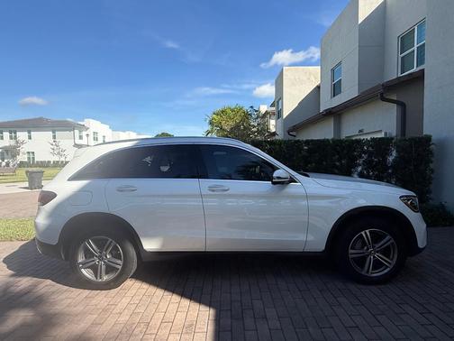White 2022 Mercedes-Benz GLC 300 Base