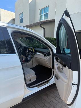 White 2022 Mercedes-Benz GLC 300 Base