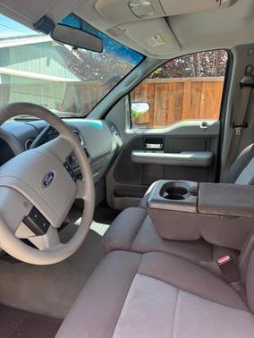 Red 2006 Ford F-150 XLT SuperCrew