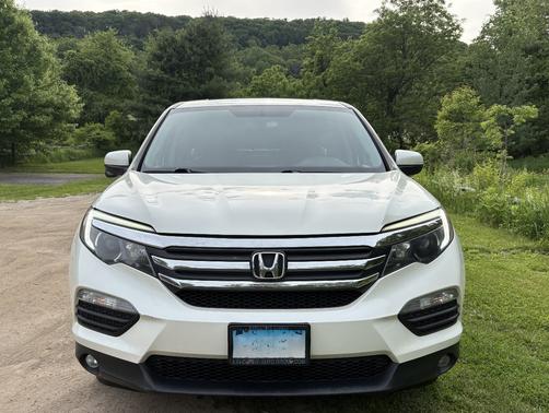 White 2017 Honda Pilot EX-L