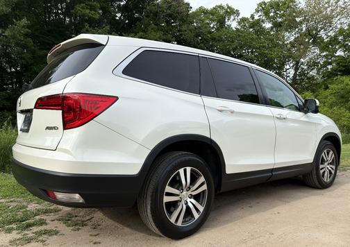 White 2017 Honda Pilot EX-L