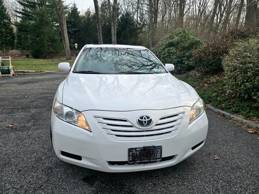White 2009 Toyota Camry LE