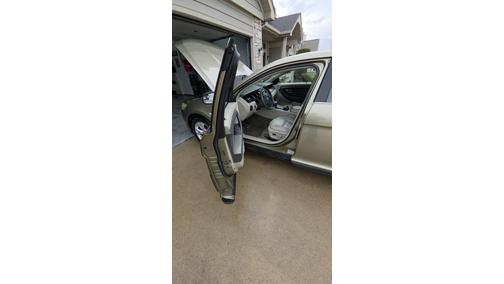 Green 2012 Ford Taurus SEL