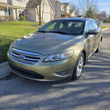 Green 2012 Ford Taurus SEL
