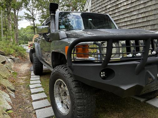 Gray 2009 Hummer H3T Alpha