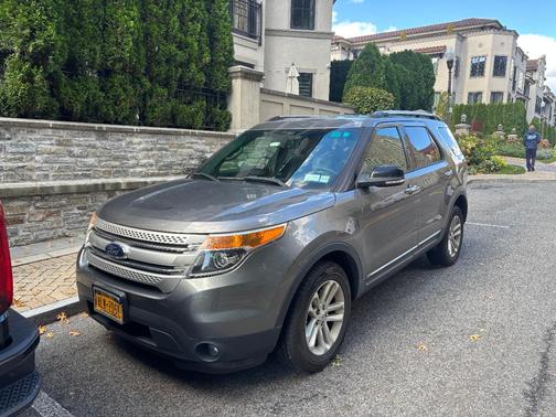 Gray 2014 Ford Explorer XLT