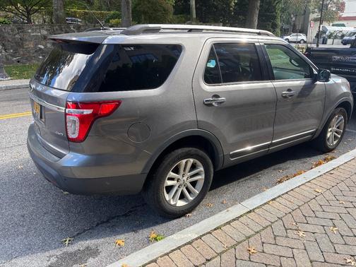 Gray 2014 Ford Explorer XLT