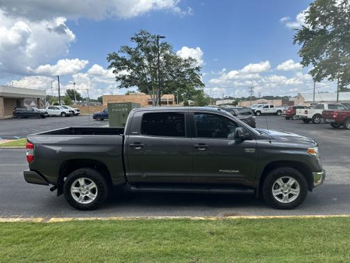 2017 Toyota Tundra SR5