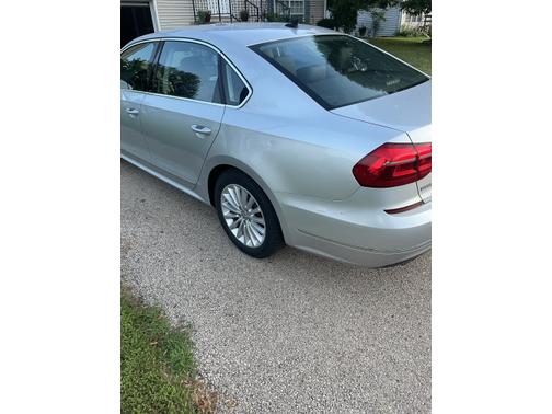 2016 Volkswagen Passat 1.8T SE