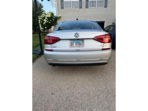 2016 Volkswagen Passat 1.8T SE