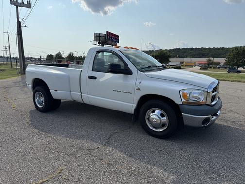 White 2006 Dodge Ram 3500 ST DRW