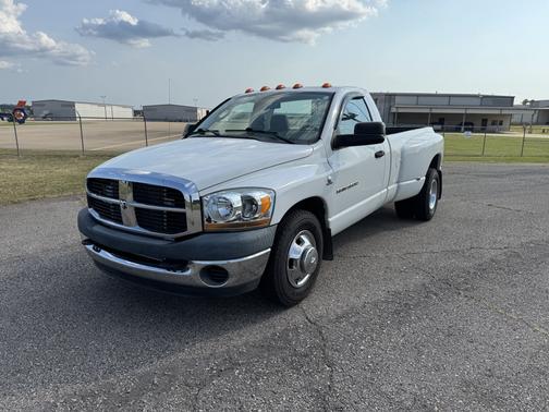 White 2006 Dodge Ram 3500 ST DRW
