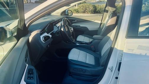 White 2023 Chevrolet Bolt EUV Premier