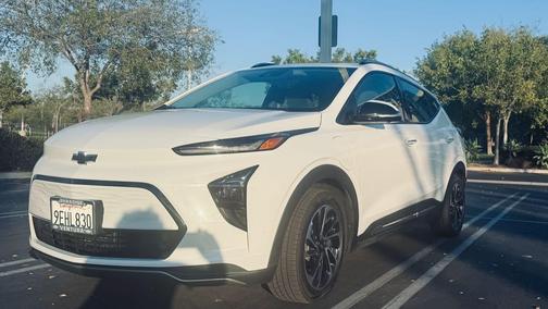 White 2023 Chevrolet Bolt EUV Premier