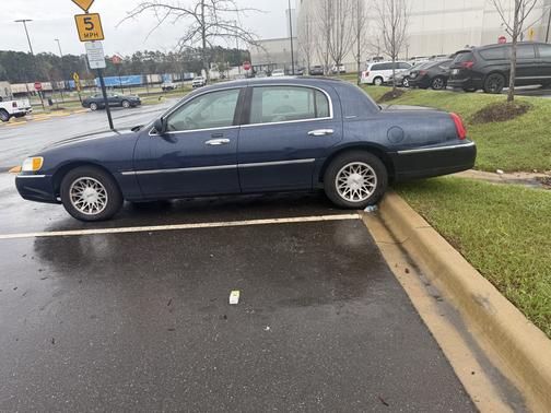 2002 Lincoln Town Car Signature