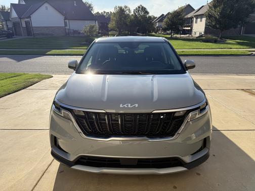 Silver 2024 Kia Carnival EX