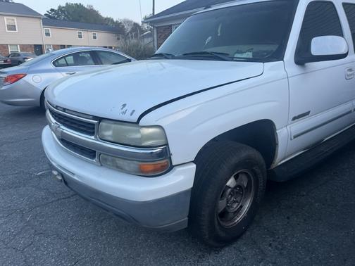 White 2003 Chevrolet Tahoe LT