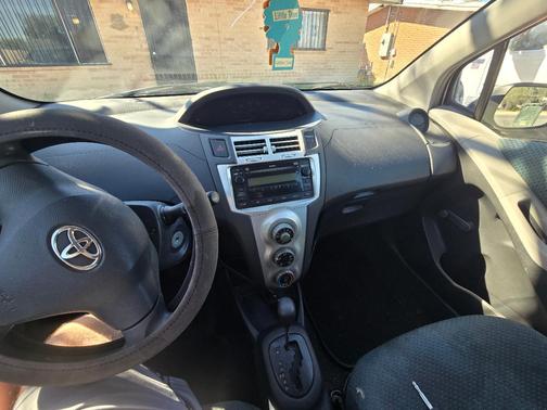 White 2008 Toyota Yaris Base