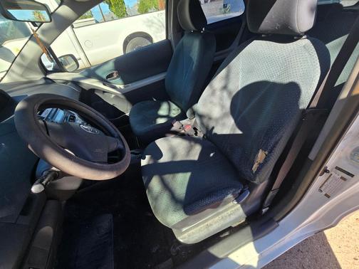 White 2008 Toyota Yaris Base