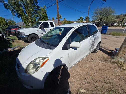 White 2008 Toyota Yaris Base