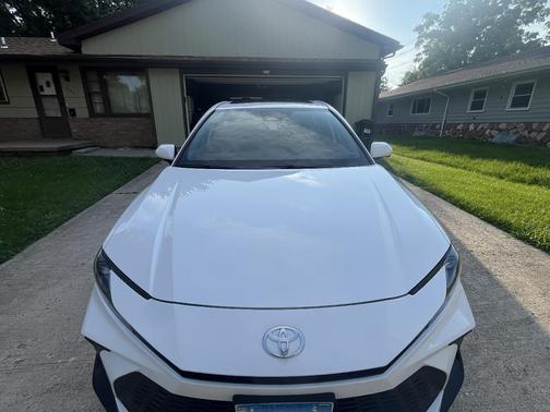White 2025 Toyota Camry SE