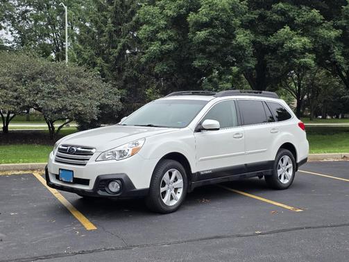White 2014 Subaru Outback 2.5i Premium