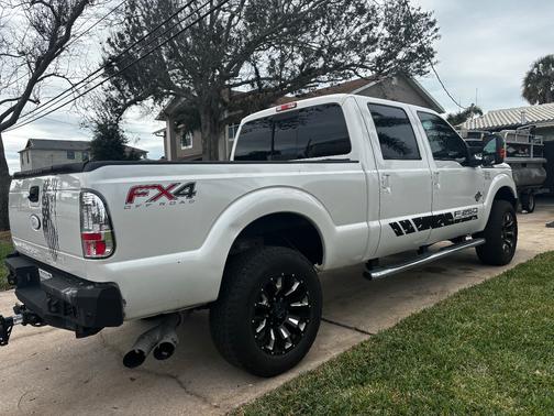 White 2012 Ford F-250 Lariat