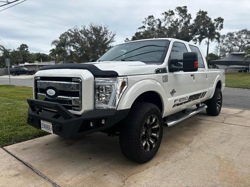White 2012 Ford F-250 Lariat