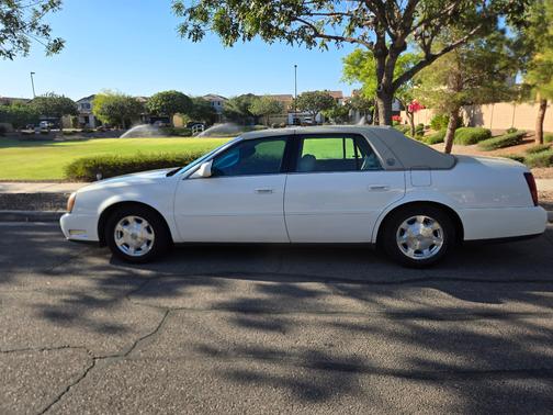 Beige 2002 Cadillac DeVille Base