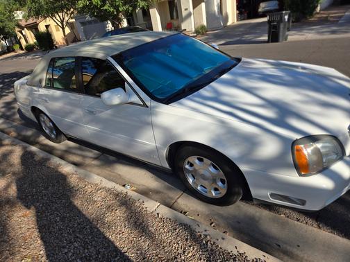 Beige 2002 Cadillac DeVille Base