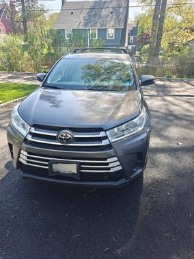 Gray 2018 Toyota Highlander LE Plus