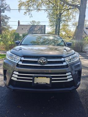 Gray 2018 Toyota Highlander LE Plus
