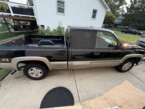 Black 2003 Chevrolet Silverado 1500 LS Extended Cab