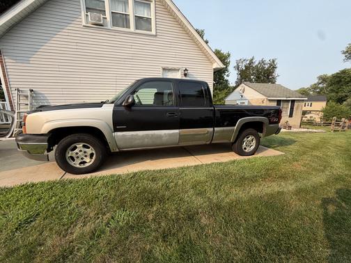 Black 2003 Chevrolet Silverado 1500 LS Extended Cab