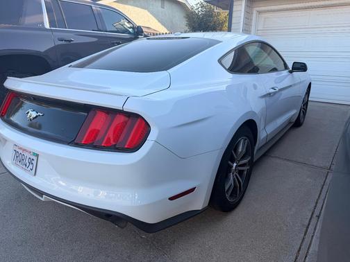 White 2016 Ford Mustang EcoBoost Premium
