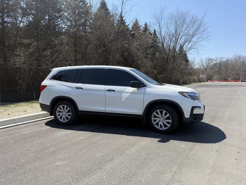 White 2019 Honda Pilot LX
