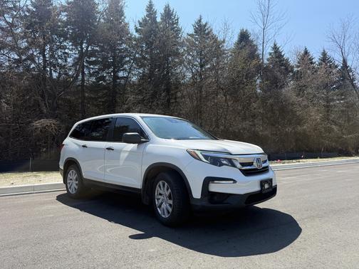 White 2019 Honda Pilot LX