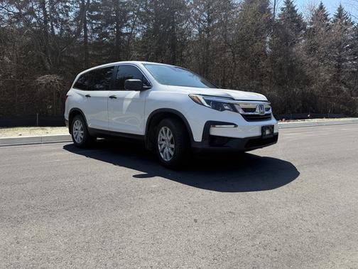 White 2019 Honda Pilot LX