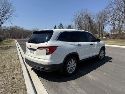 White 2019 Honda Pilot LX