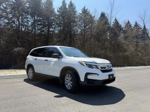 White 2019 Honda Pilot LX
