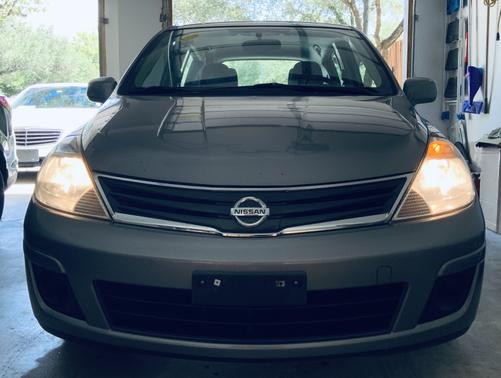 Photo 2 of 27 of 2012 Nissan Versa 1.8 S