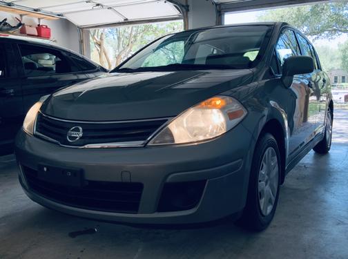 Photo 3 of 27 of 2012 Nissan Versa 1.8 S