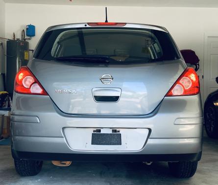 Photo 5 of 27 of 2012 Nissan Versa 1.8 S