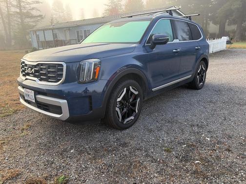 Blue 2024 Kia Telluride S